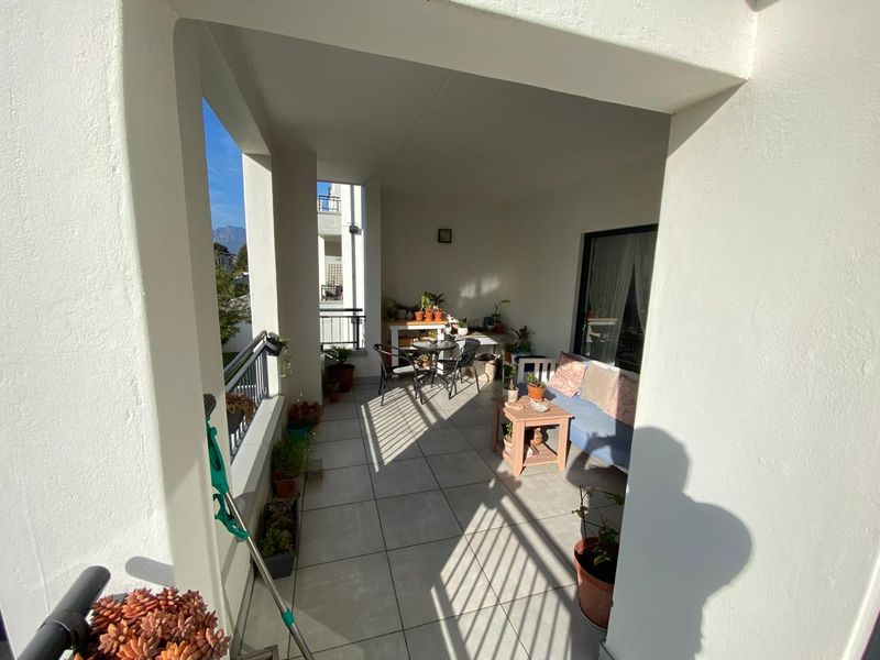 2 Bedroom apartment in The Jade - Photo 2