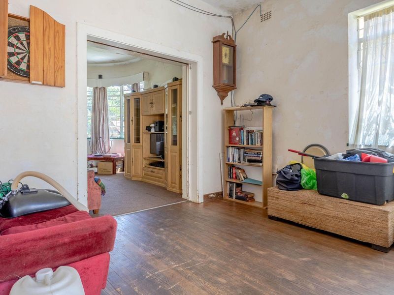 Double Story house with magnificent views, Build in the 20th Century, and build to last - Photo 3