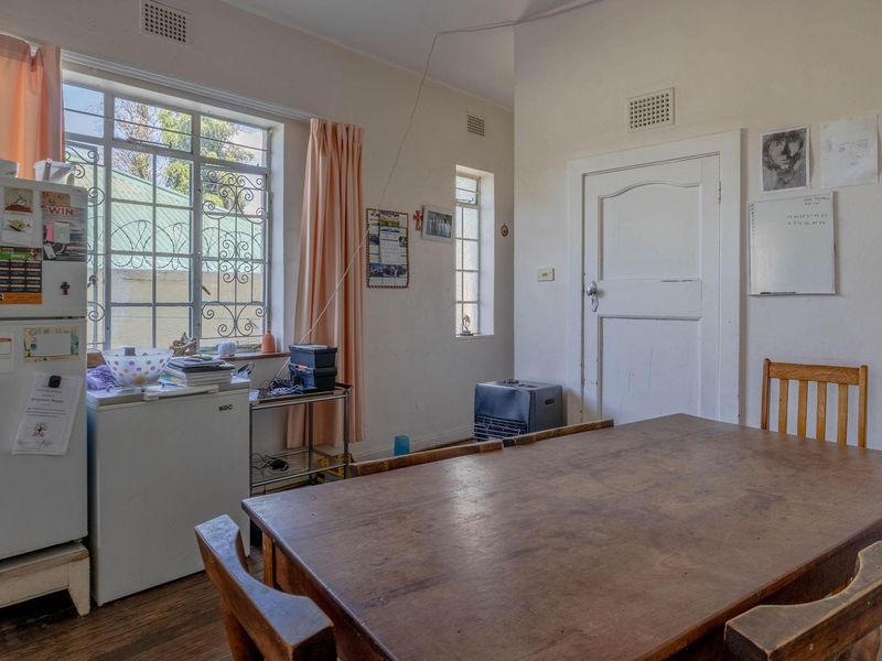 Double Story house with magnificent views, Build in the 20th Century, and build to last - Photo 8