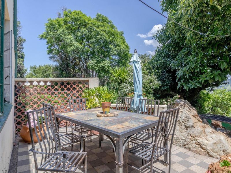 Double Story house with magnificent views, Build in the 20th Century, and build to last - Photo 10