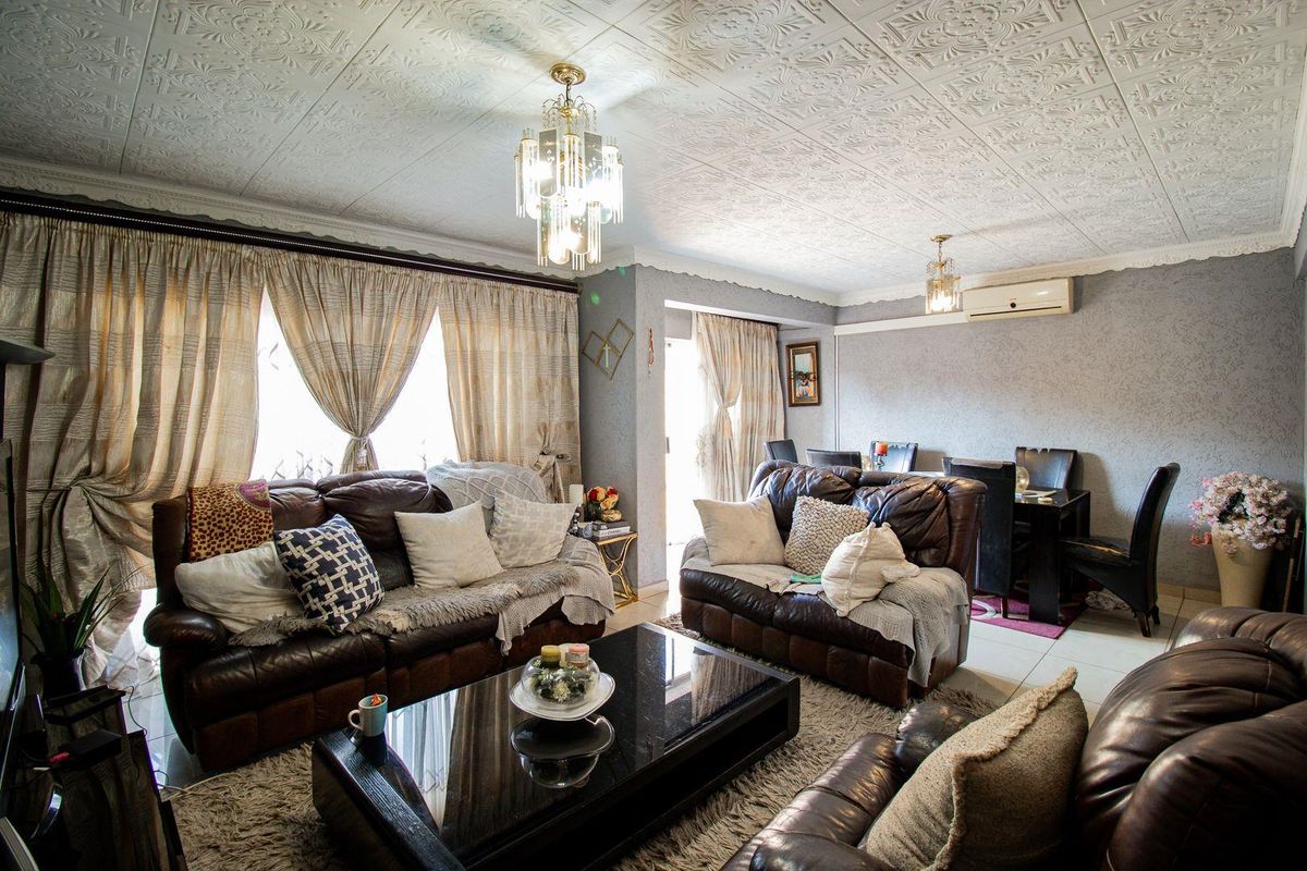 ON SHOW!!!ON SHOW!!! Duplex, with a garden, in a secure complex, with parking for 2 cars. - Photo 5