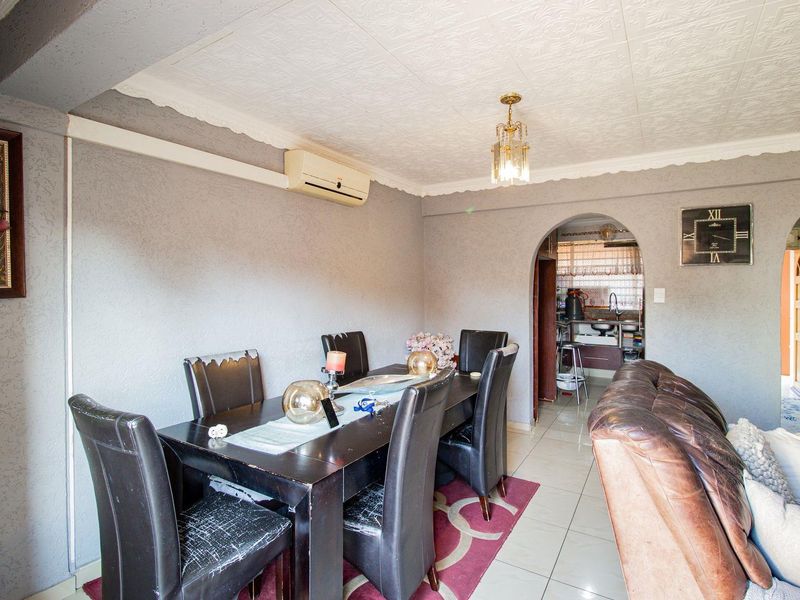 ON SHOW!!!ON SHOW!!! Duplex, with a garden, in a secure complex, with parking for 2 cars. - Photo 8