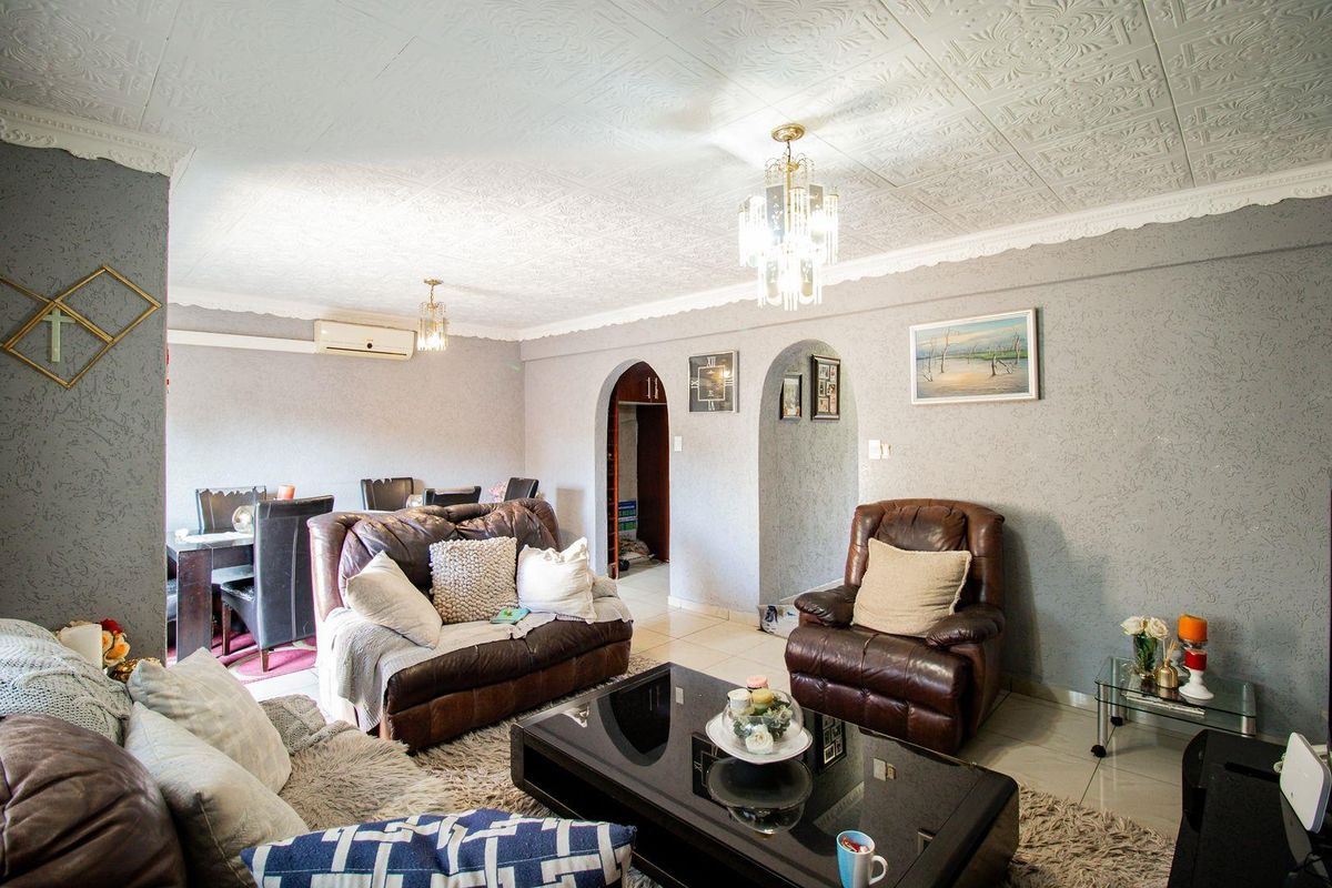 ON SHOW!!!ON SHOW!!! Duplex, with a garden, in a secure complex, with parking for 2 cars. - Photo 3