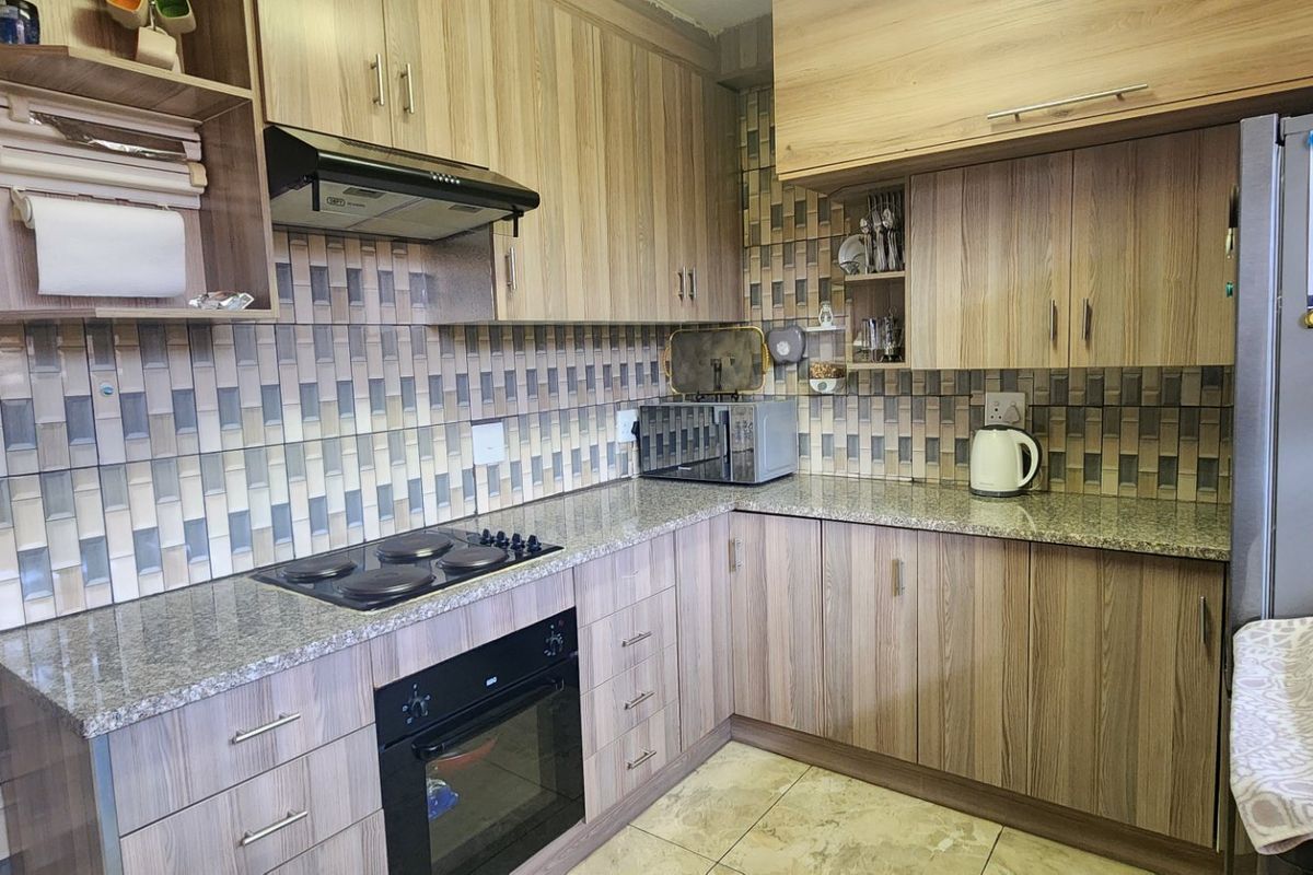 AN EXCELLENT INVESTMENT OPPORTUNITY A GROUND FLOOR APARTMENT  - Photo 4