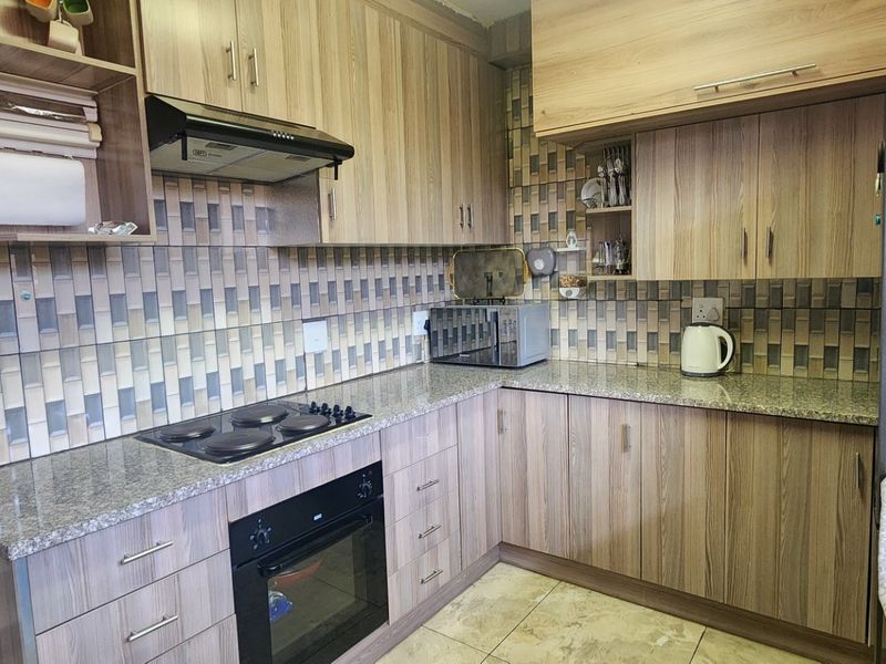 AN EXCELLENT INVESTMENT OPPORTUNITY A GROUND FLOOR APARTMENT  - Photo 4