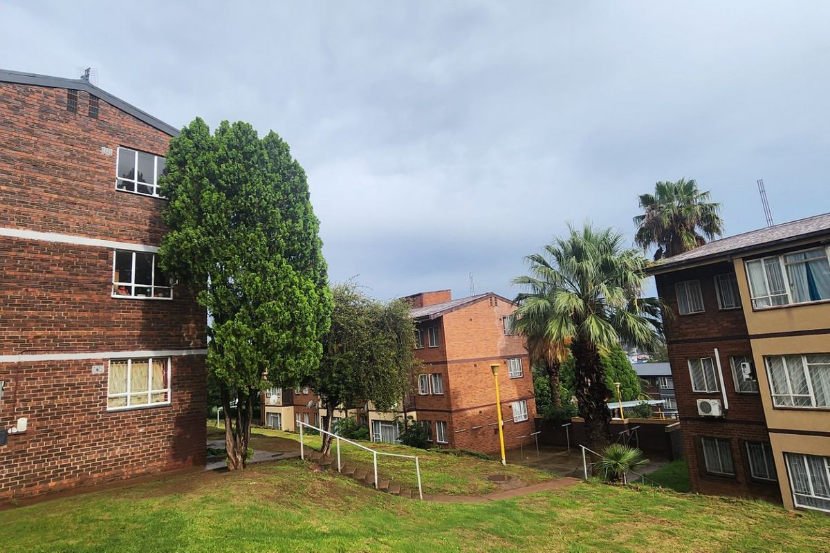 AN EXCELLENT INVESTMENT OPPORTUNITY A GROUND FLOOR APARTMENT  - Photo 2