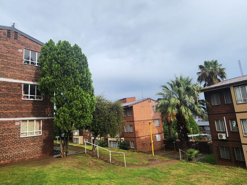 AN EXCELLENT INVESTMENT OPPORTUNITY A GROUND FLOOR APARTMENT  - Photo 2