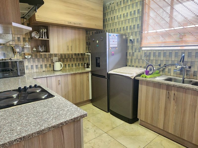 AN EXCELLENT INVESTMENT OPPORTUNITY A GROUND FLOOR APARTMENT  - Photo 6