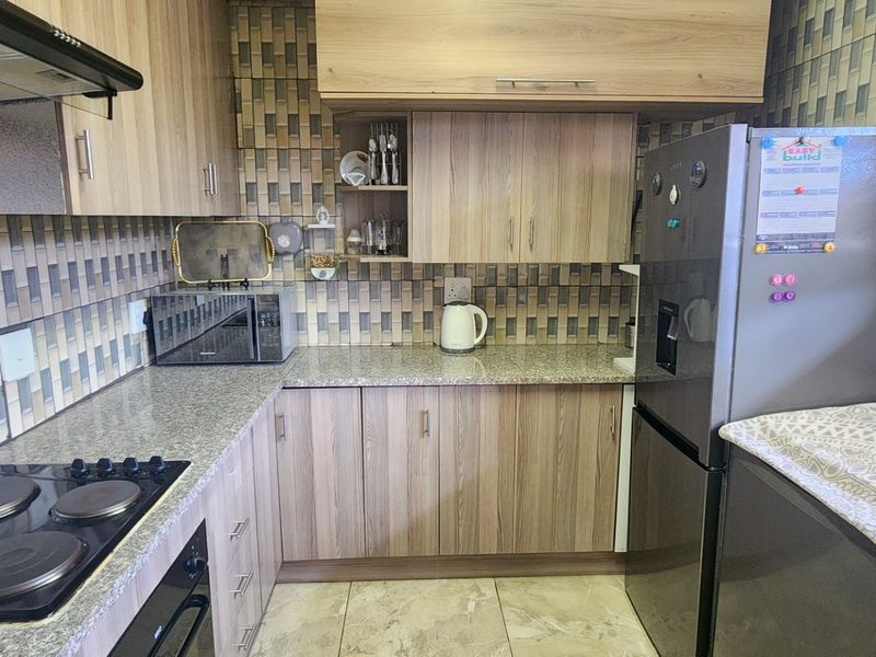 AN EXCELLENT INVESTMENT OPPORTUNITY A GROUND FLOOR APARTMENT  - Photo 3