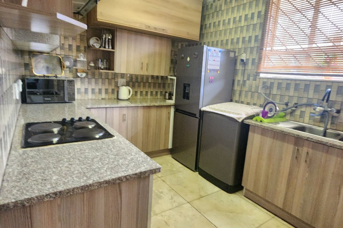 AN EXCELLENT INVESTMENT OPPORTUNITY A GROUND FLOOR APARTMENT  - Photo 5