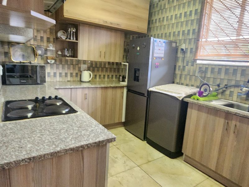 AN EXCELLENT INVESTMENT OPPORTUNITY A GROUND FLOOR APARTMENT  - Photo 5