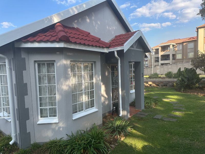 3 Bedroom Simplex For Sale in Mondeor - Photo 1