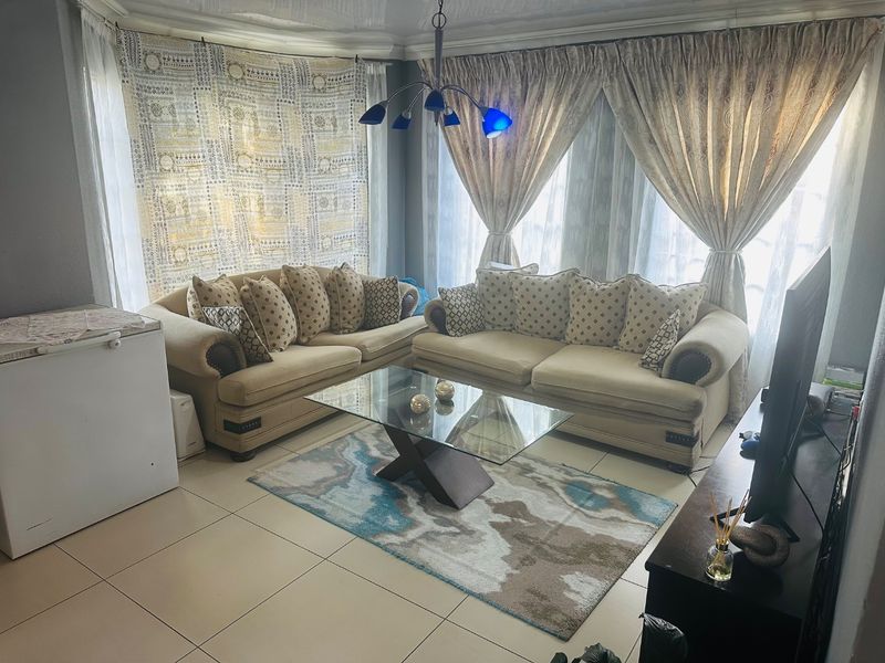 3 Bedroom Simplex For Sale in Mondeor - Photo 5