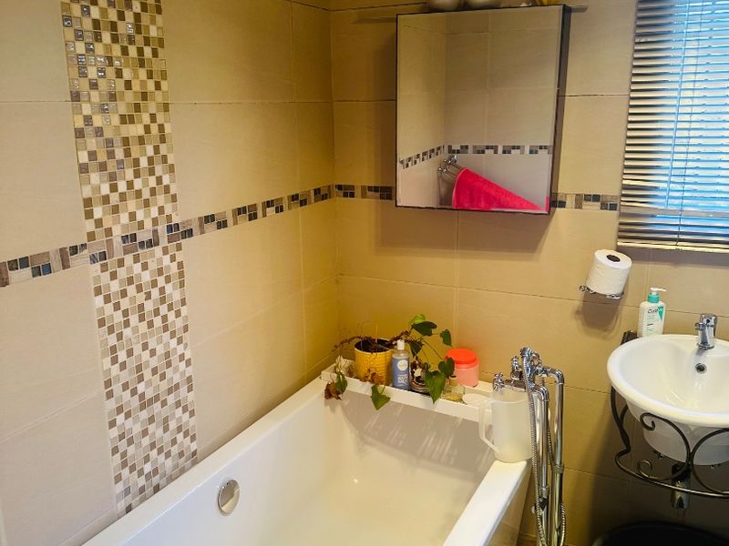 3 Bedroom Simplex For Sale in Mondeor - Photo 10