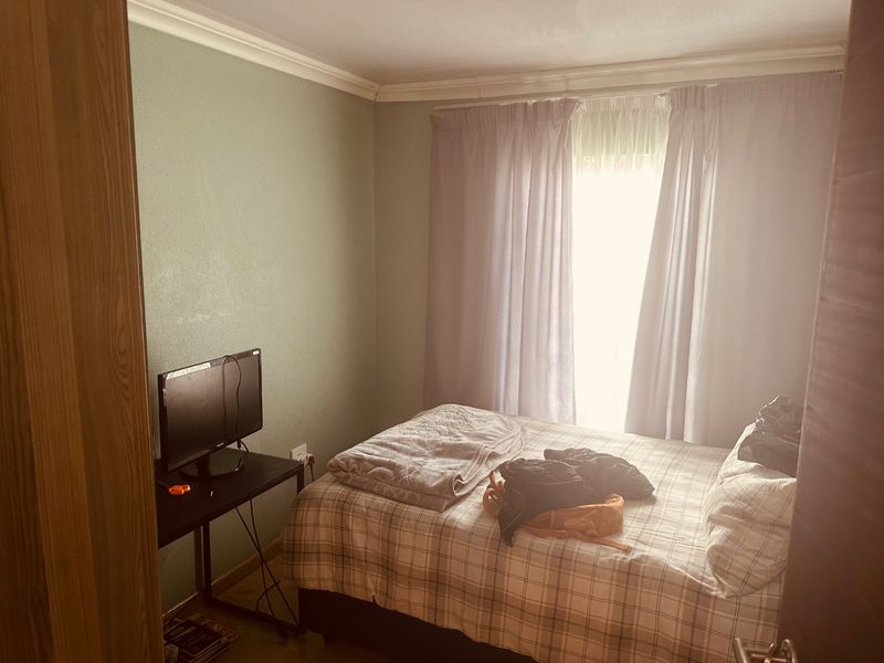 3 Bedroom Simplex For Sale in Mondeor - Photo 9