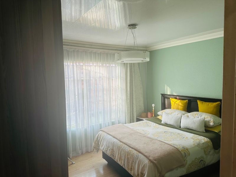 3 Bedroom Simplex For Sale in Mondeor - Photo 7