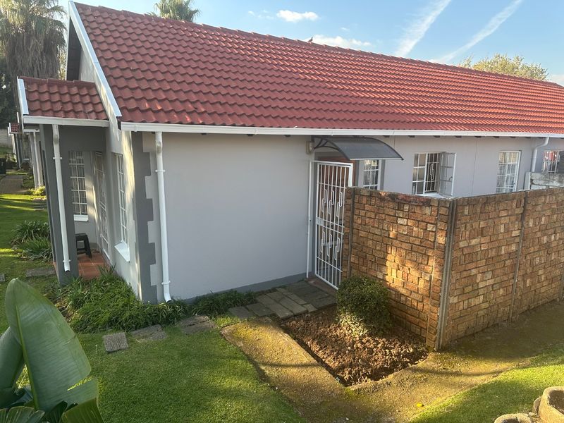 3 Bedroom Simplex For Sale in Mondeor - Photo 3
