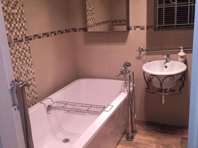 3 Bedroom Simplex For Sale in Mondeor - Photo 10