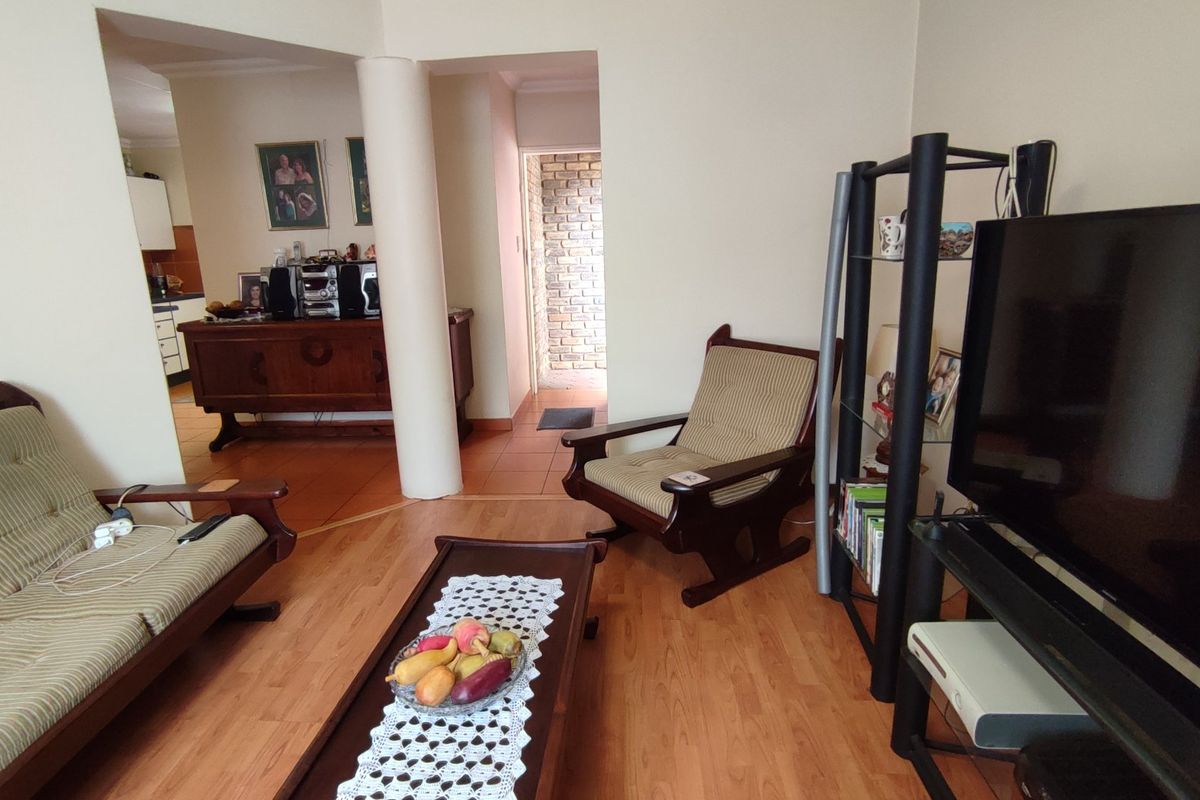 Neat as a Pin – Stunning 3-Bedroom Family Home in Prime Location! - Photo 5