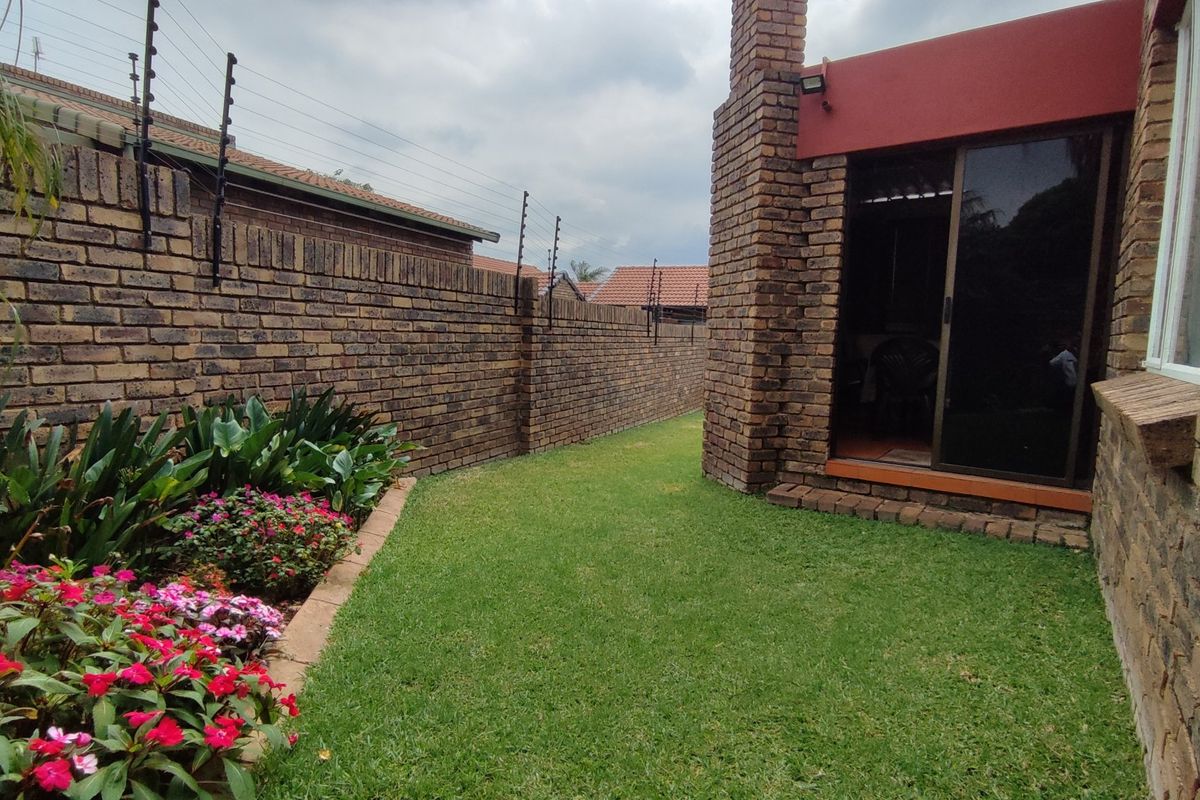 Neat as a Pin – Stunning 3-Bedroom Family Home in Prime Location! - Photo 2