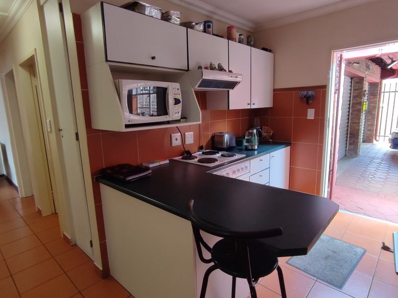 Neat as a Pin – Stunning 3-Bedroom Family Home in Prime Location! - Photo 9