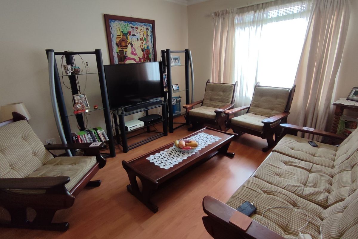 Neat as a Pin – Stunning 3-Bedroom Family Home in Prime Location! - Photo 4