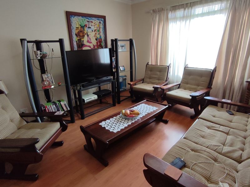 Neat as a Pin – Stunning 3-Bedroom Family Home in Prime Location! - Photo 4