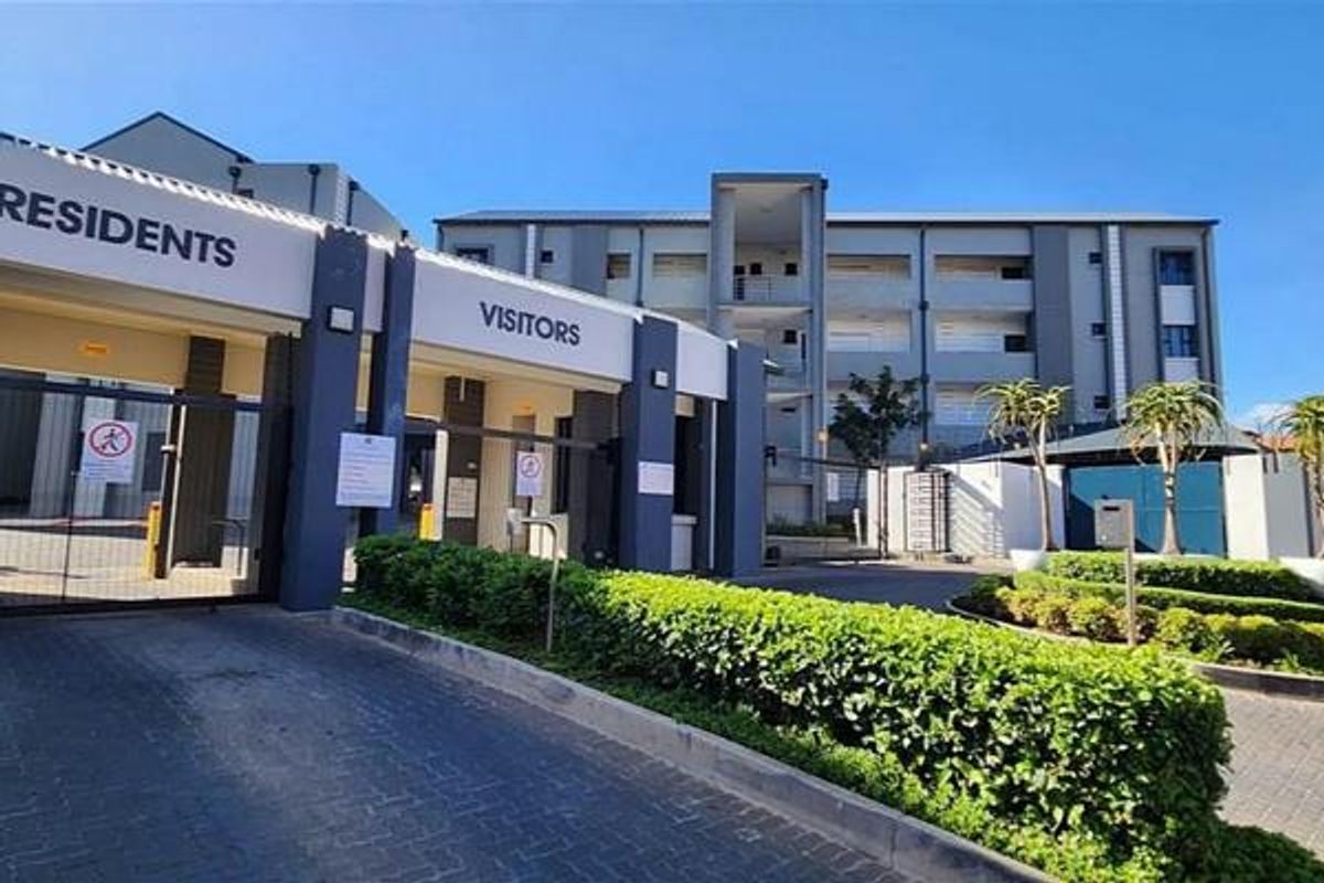 2 Bedroom Apartment for Sale in Halfway Gardens - Photo 2