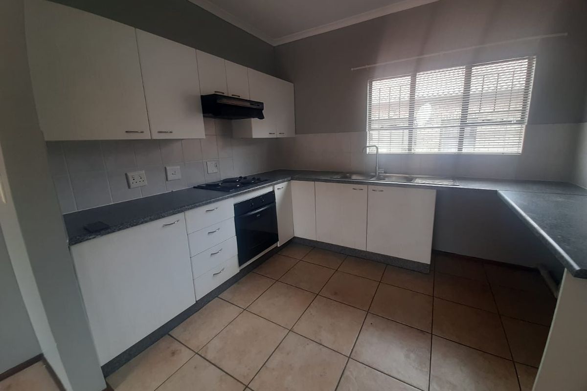 STUNNING 2 BEDROOM APARTMENT FOR SALE - Photo 2