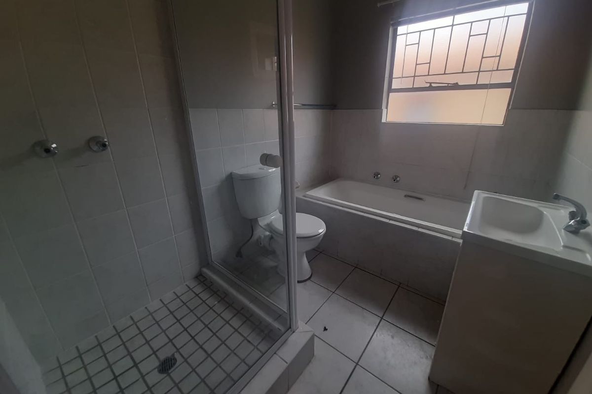 STUNNING 2 BEDROOM APARTMENT FOR SALE - Photo 3