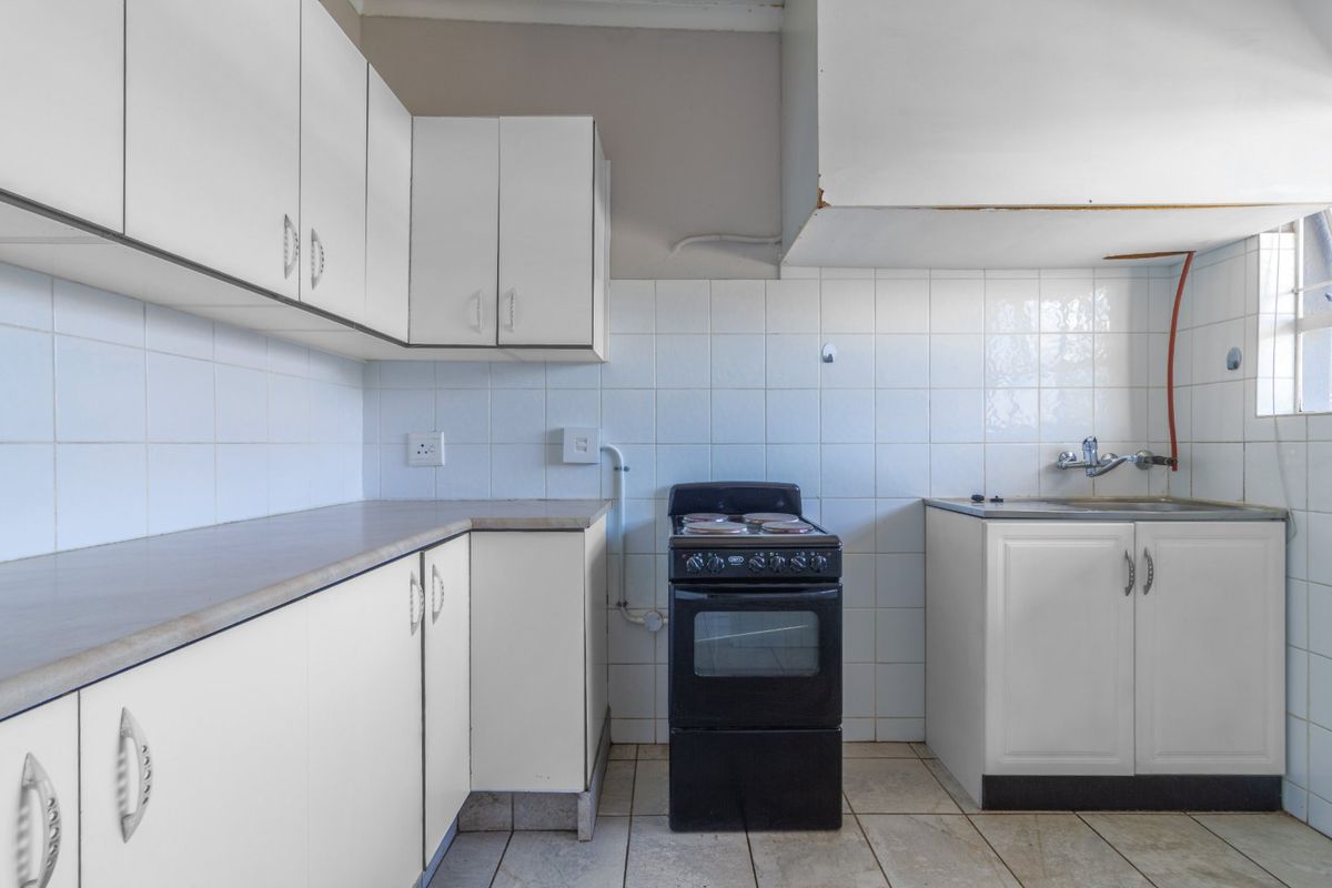 Own your own home! A Beautifully Spacious 1 Bedroom Unit going for a STEAL in Horizon View! - Photo 2