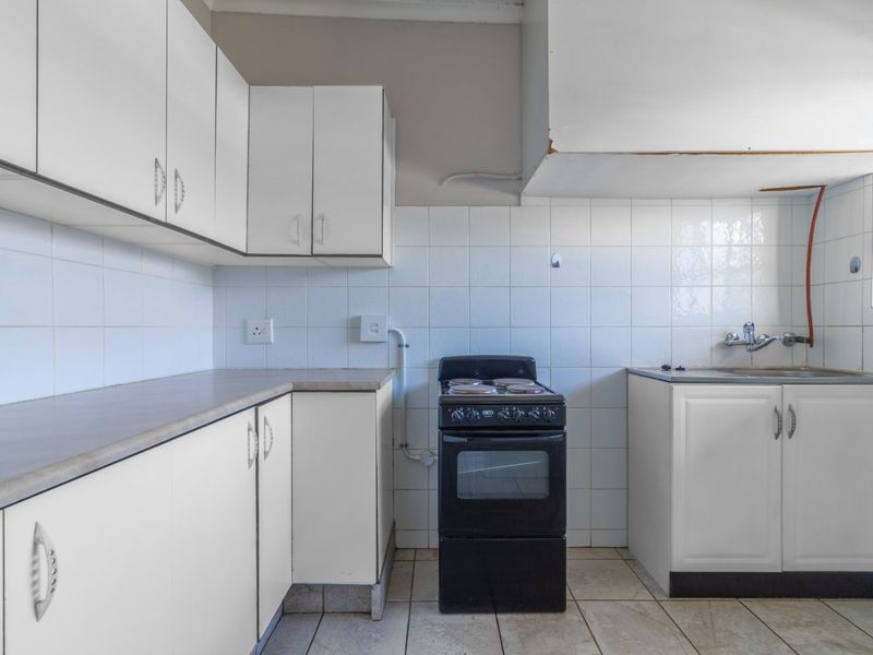 Own your own home! A Beautifully Spacious 1 Bedroom Unit going for a STEAL in Horizon View! - Photo 2