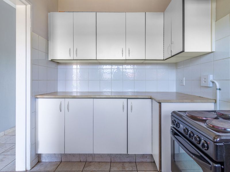 Own your own home! A Beautifully Spacious 1 Bedroom Unit going for a STEAL in Horizon View! - Photo 4