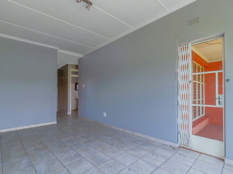 Own your own home! A Beautifully Spacious 1 Bedroom Unit going for a STEAL in Horizon View! - Photo 8