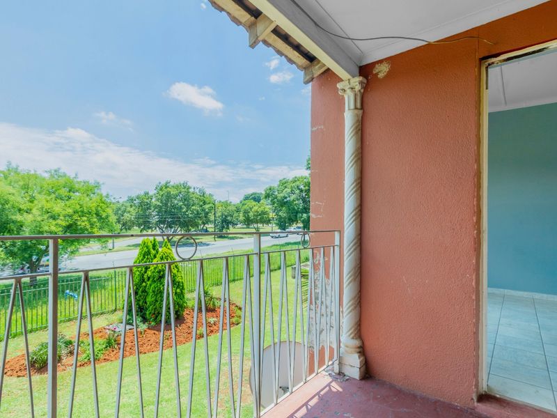 Own your own home! A Beautifully Spacious 1 Bedroom Unit going for a STEAL in Horizon View! - Photo 9