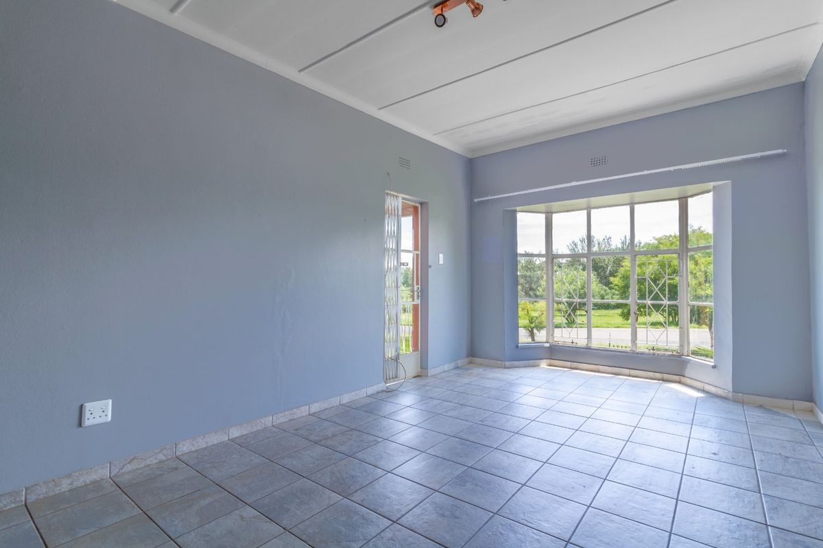 Own your own home! A Beautifully Spacious 1 Bedroom Unit going for a STEAL in Horizon View! - Photo 5