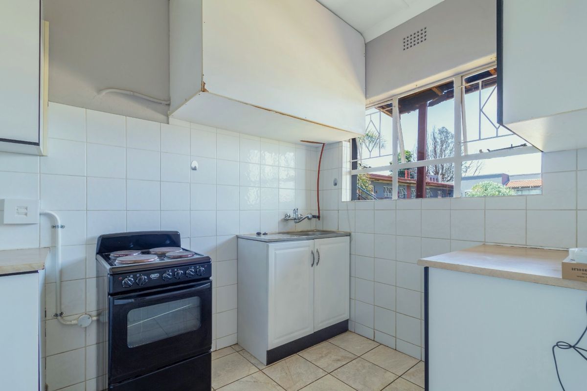 Own your own home! A Beautifully Spacious 1 Bedroom Unit going for a STEAL in Horizon View! - Photo 3