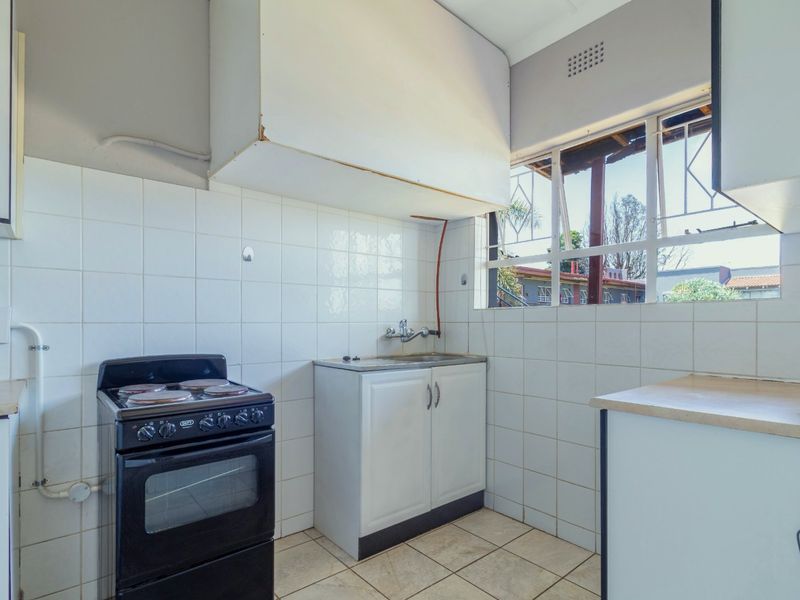 Own your own home! A Beautifully Spacious 1 Bedroom Unit going for a STEAL in Horizon View! - Photo 3