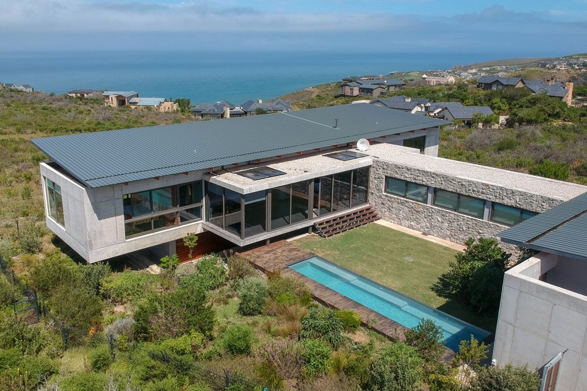 Contemporary Linear Pezula Private Estate home with an eco friendly focus. - Photo 4