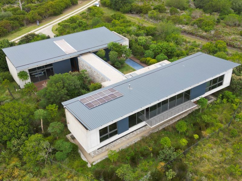 Contemporary Linear Pezula Private Estate home with an eco friendly focus. - Photo 2