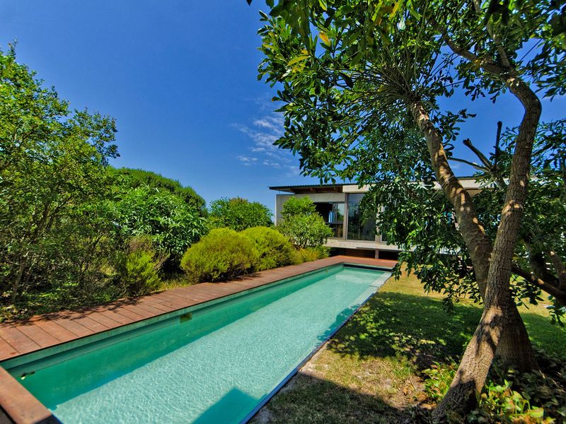 Contemporary Linear Pezula Private Estate home with an eco friendly focus. - Photo 6