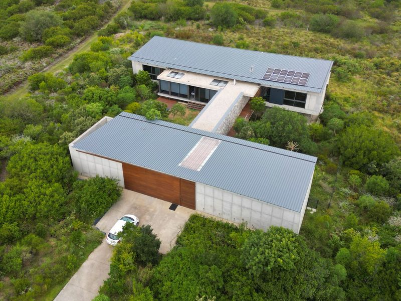 Contemporary Linear Pezula Private Estate home with an eco friendly focus. - Photo 8