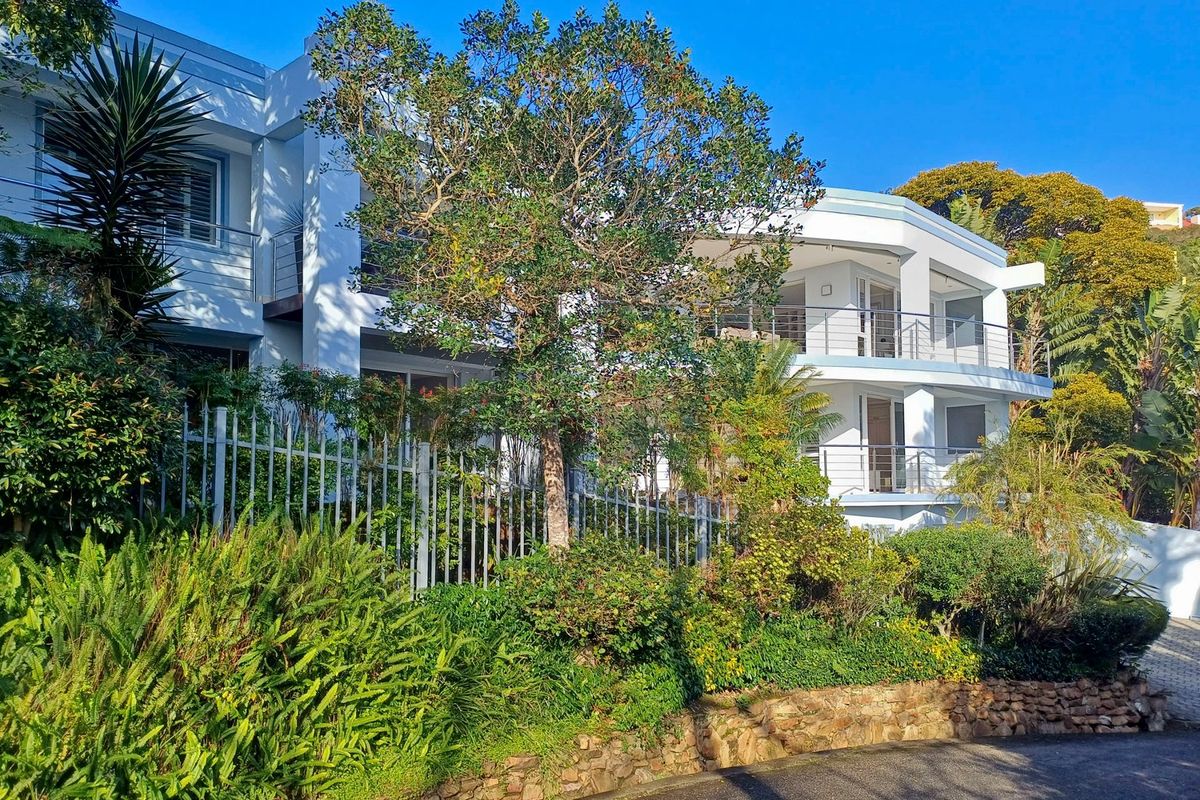 A Graceful Home, modern & Immaculate on Knysna’s Heads - Photo 3