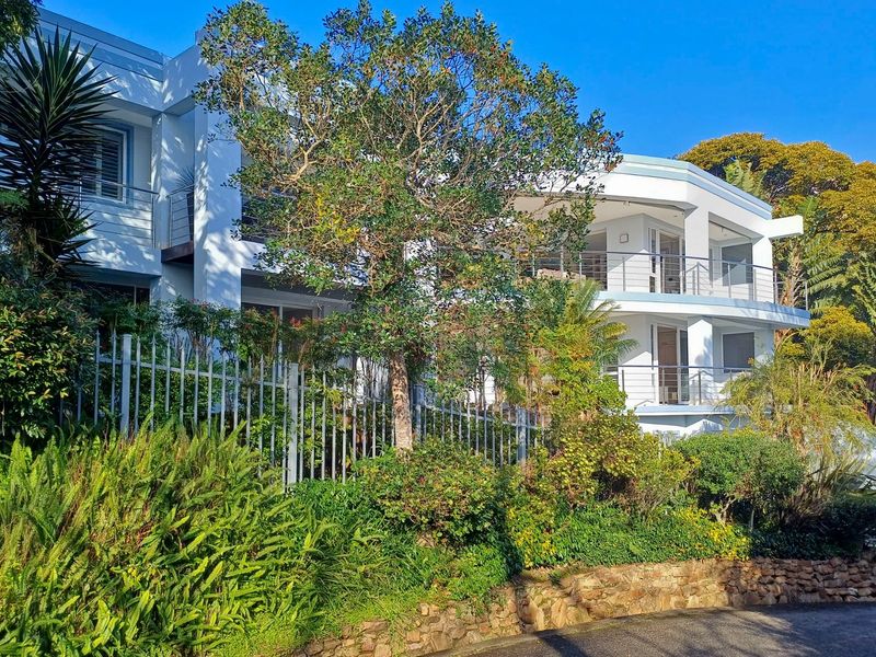 A Graceful Home, modern & Immaculate on Knysna’s Heads - Photo 3