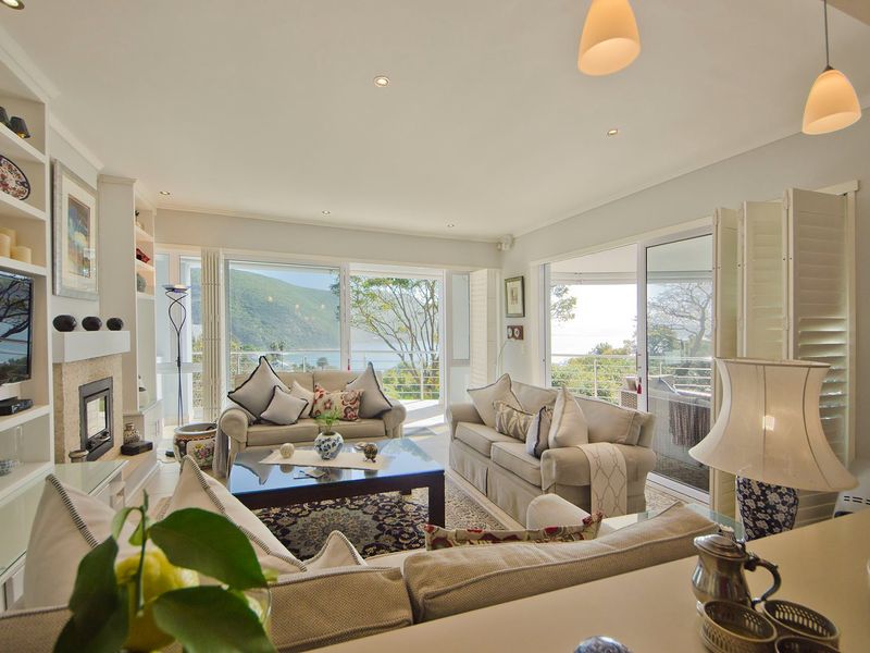 A Graceful Home, modern & Immaculate on Knysna’s Heads - Photo 10