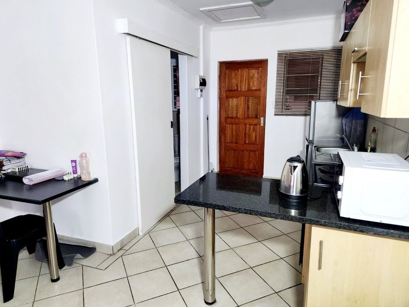 Investor’s Dream: Spacious 1-Bedroom Apartment with Rental Income!   - Photo 4