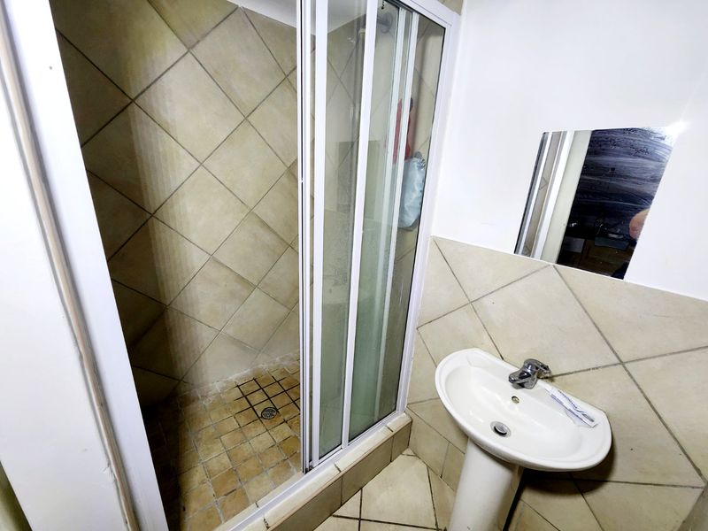 Investor’s Dream: Spacious 1-Bedroom Apartment with Rental Income!   - Photo 8