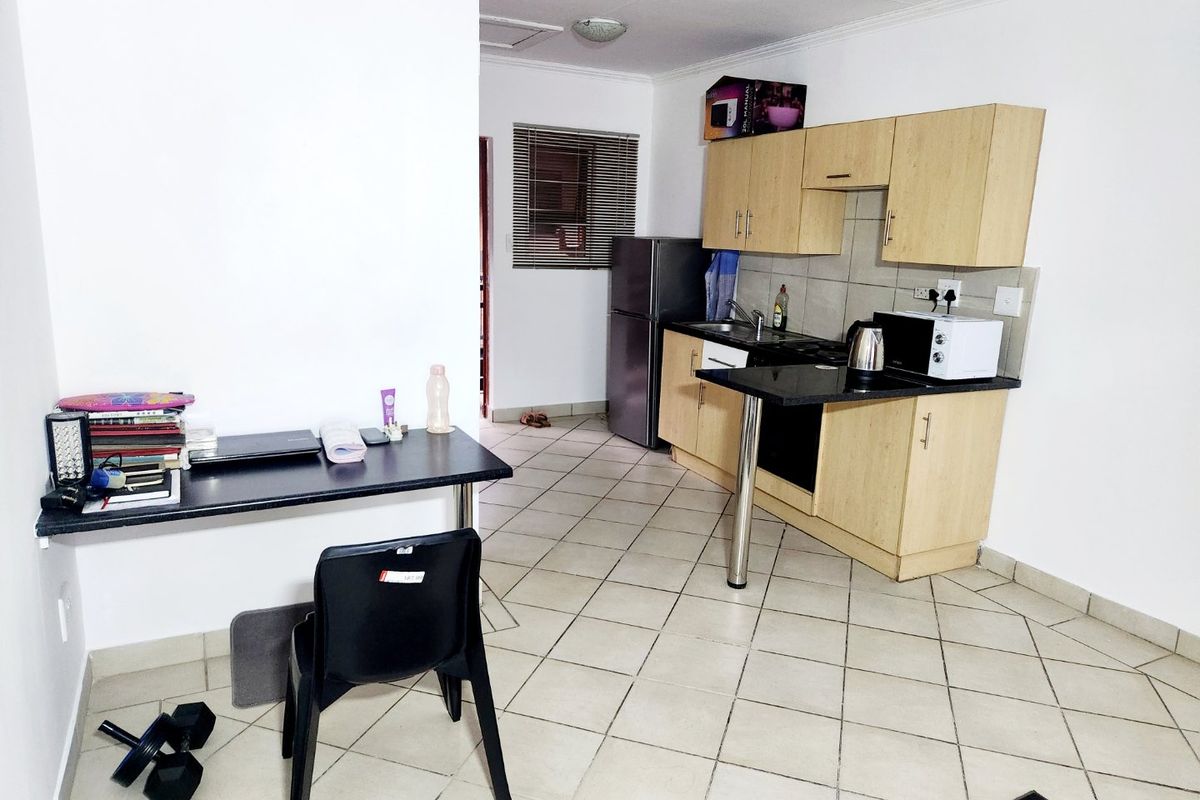 Investor’s Dream: Spacious 1-Bedroom Apartment with Rental Income!   - Photo 3