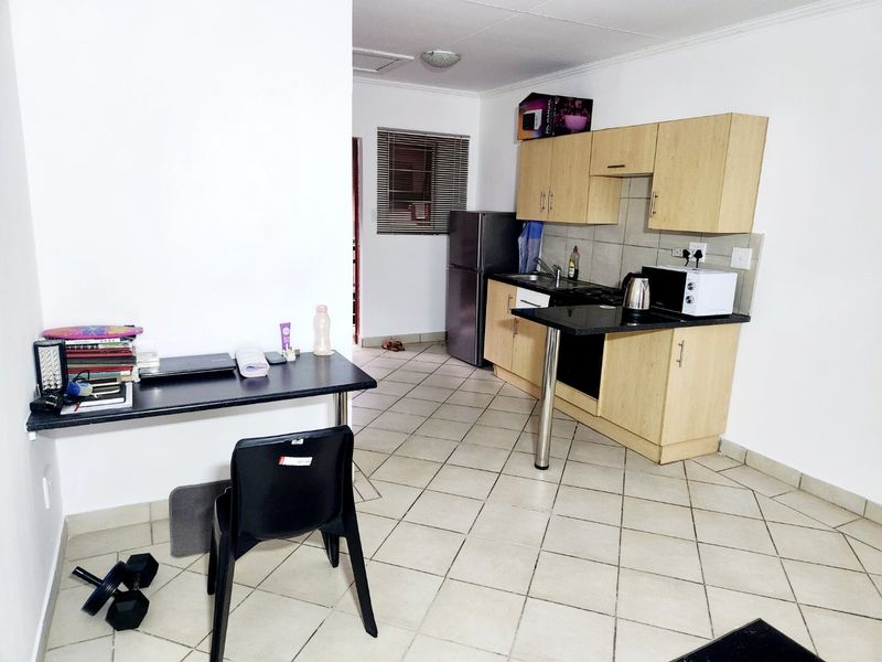 Investor’s Dream: Spacious 1-Bedroom Apartment with Rental Income!   - Photo 3