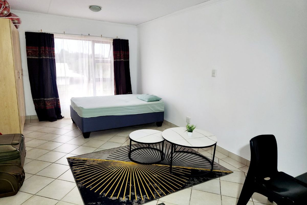 Investor’s Dream: Spacious 1-Bedroom Apartment with Rental Income!   - Photo 2